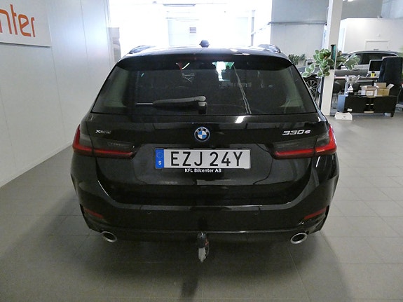 BMW 330e 5 of 5