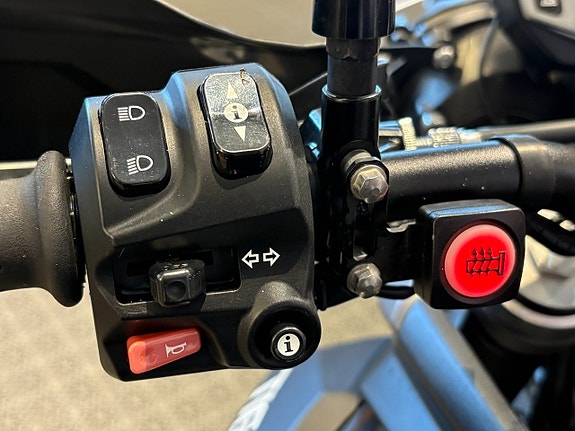 Triumph TIGER 800 XCX 10 of 17