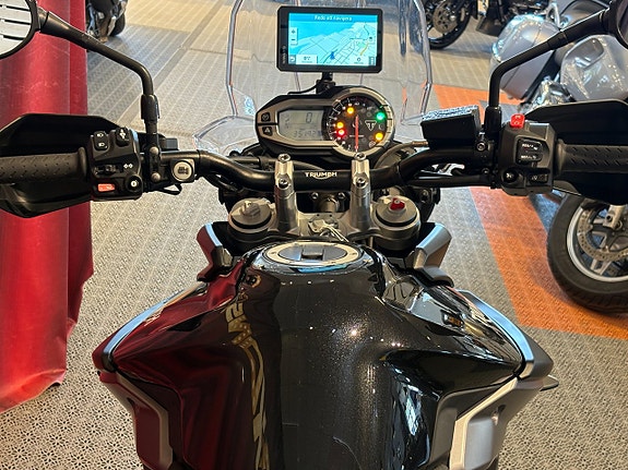 Triumph TIGER 800 XCX 12 of 17