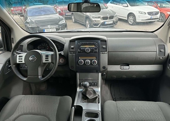 Nissan Navara 12 of 19