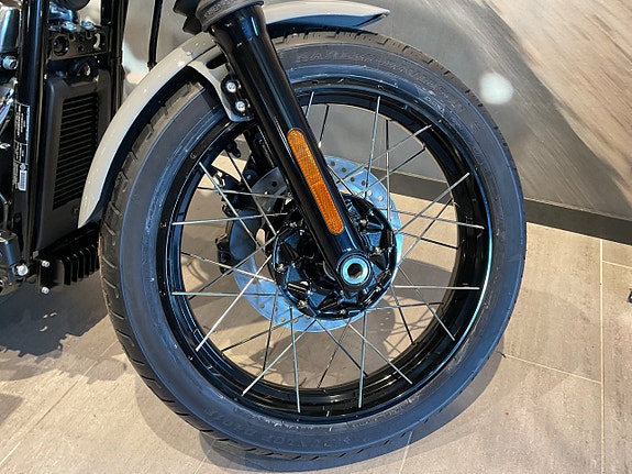 Harley-Davidson Street Bob 117 Omgående leverans 8 of 11