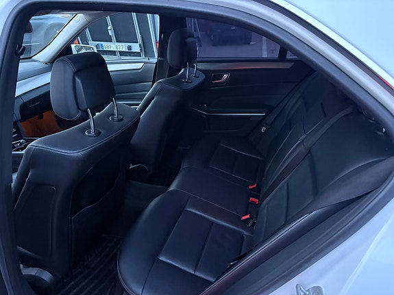 Mercedes-Benz E220 6 of 6