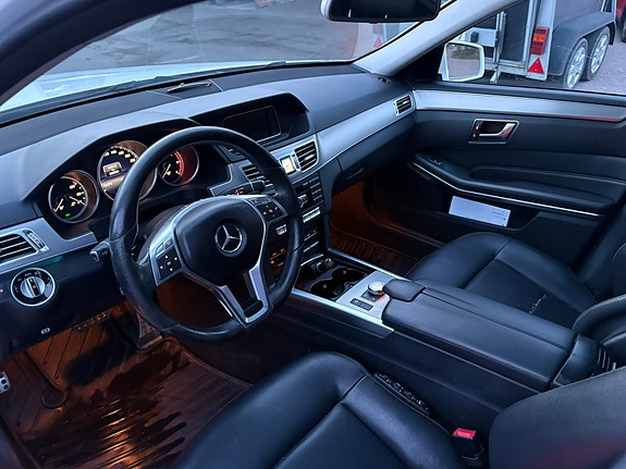 Mercedes-Benz E220 5 of 6