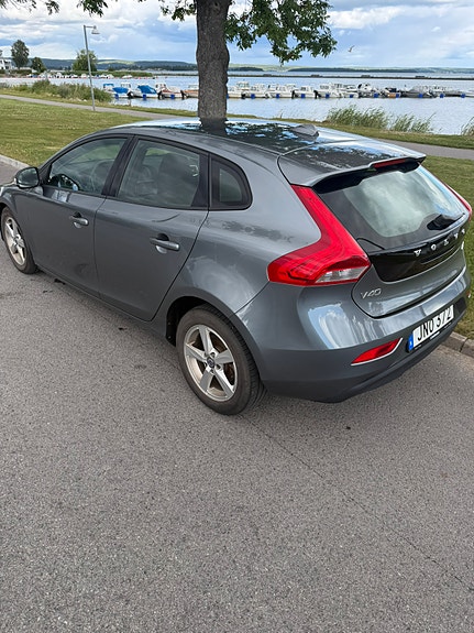 Volvo V40 3 of 7