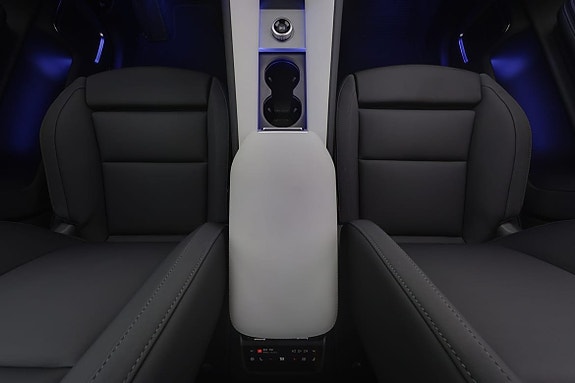 Polestar 4 9 of 26