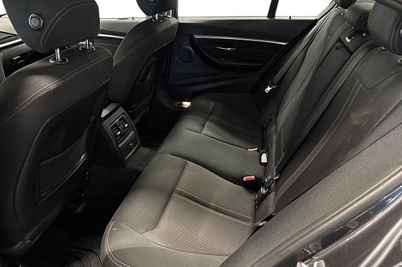 BMW 320d 18 of 30
