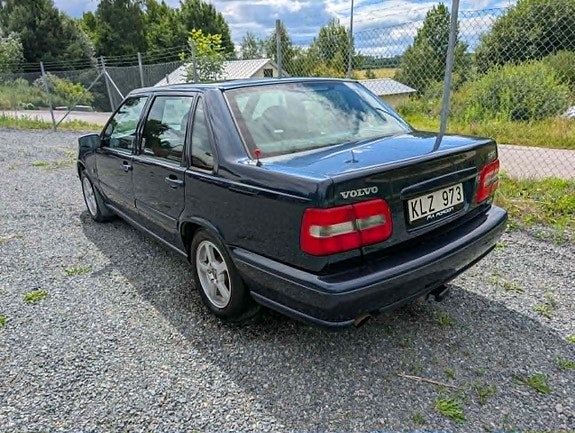 Volvo S70 2 of 5
