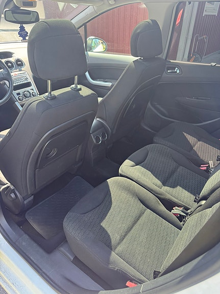 Peugeot 308 SW 4 of 5