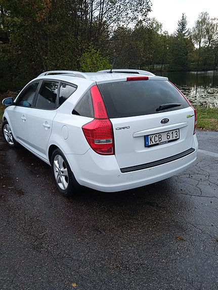 Kia Ceed 2 of 5
