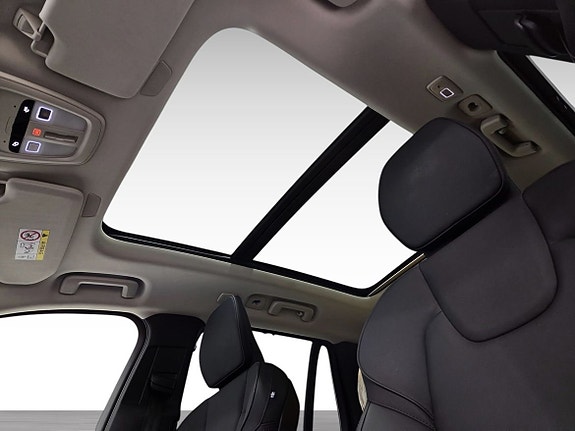 Volvo XC90 16 of 19