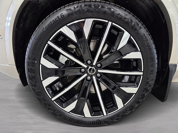 Volvo XC90 19 of 19