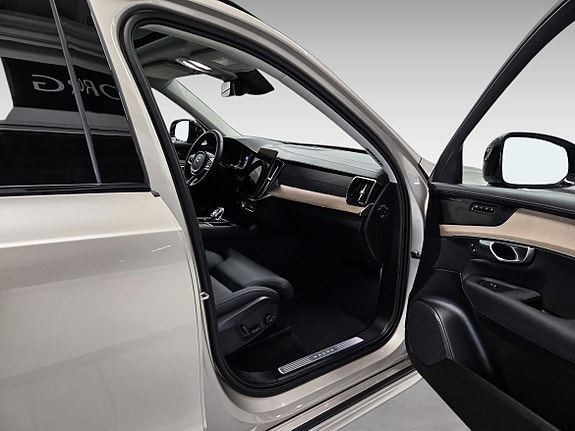 Volvo XC90 14 of 19