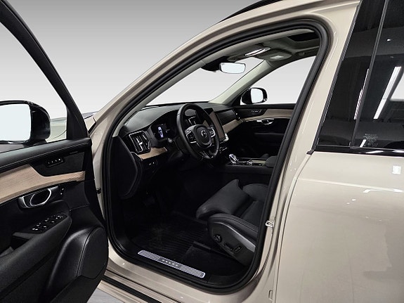Volvo XC90 13 of 19
