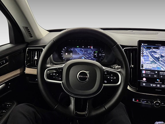 Volvo XC90 8 of 19