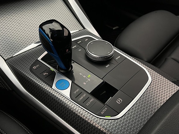 BMW i4 25 of 30