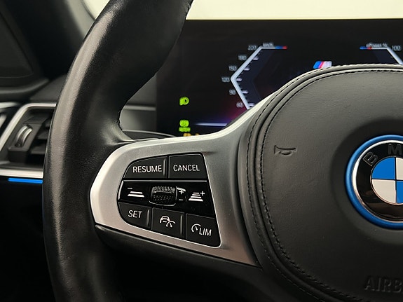 BMW i4 28 of 30