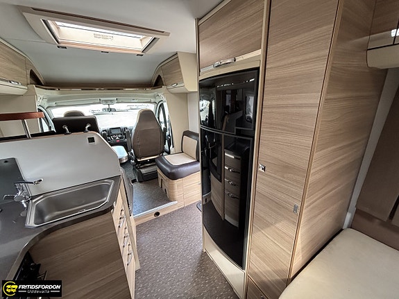 Adria Coral 670 SLT, Badrum bak, B-kort 7 of 10