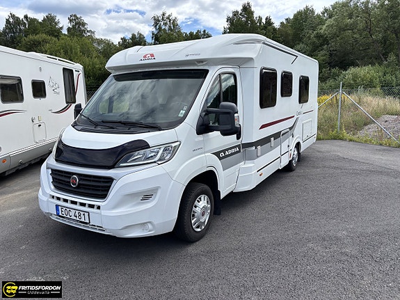 Adria Coral 670 SLT, Badrum bak, B-kort