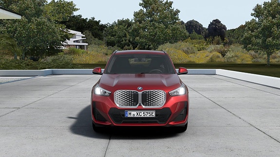 BMW iX1 3 of 13