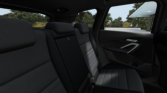 BMW iX1 11 of 13