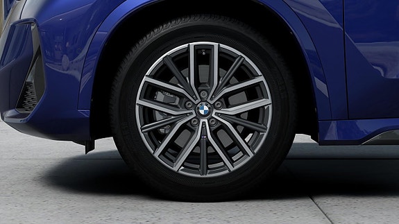 BMW iX1 7 of 13