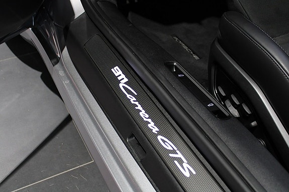 Porsche 911 Carrera GTS 8 of 22