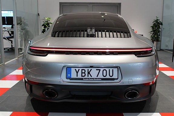 Porsche 911 Carrera GTS 5 of 5