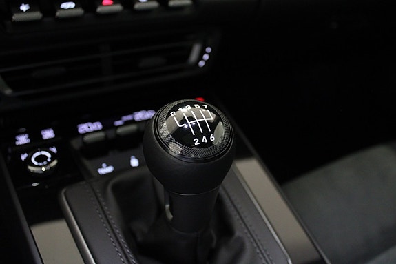 Porsche 911 Carrera GTS 16 of 22