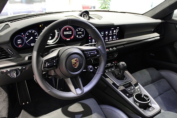 Porsche 911 Carrera GTS 6 of 22