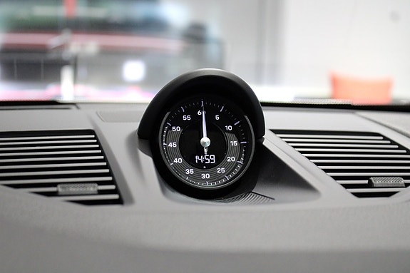 Porsche 911 Carrera GTS 17 of 22