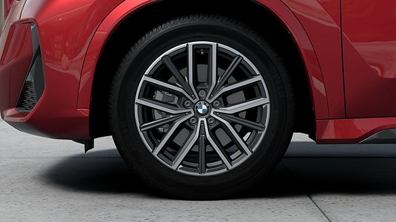 BMW iX1 7 of 13