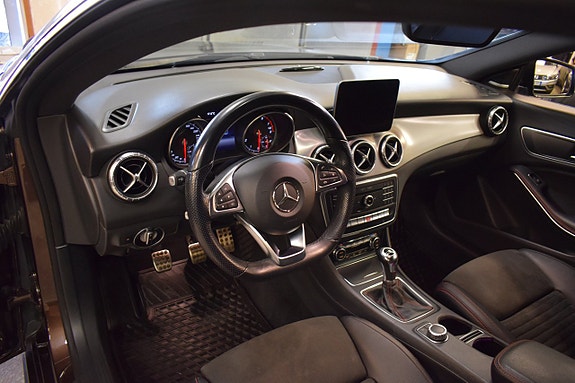 Mercedes-Benz CLA180 7 of 17