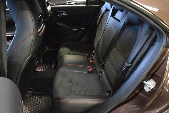 Mercedes-Benz CLA180 9 of 17