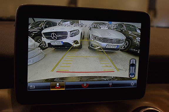 Mercedes-Benz CLA180 11 of 17