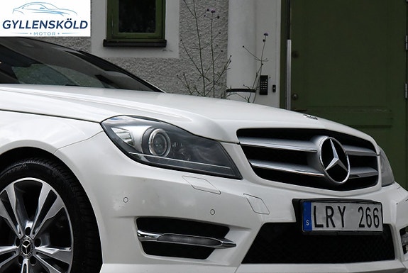 Mercedes-Benz C250 4 of 12