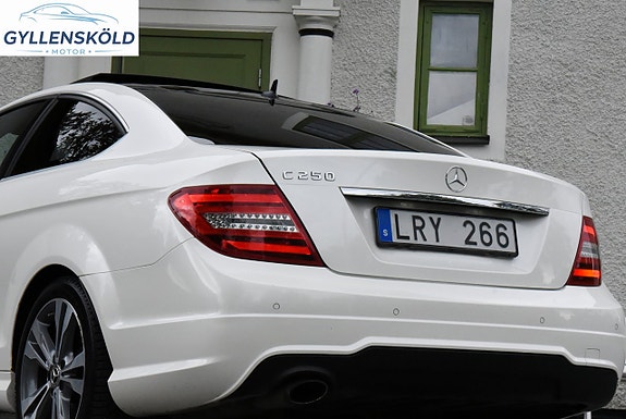 Mercedes-Benz C250 3 of 12