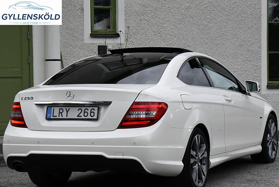 Mercedes-Benz C250 5 of 12