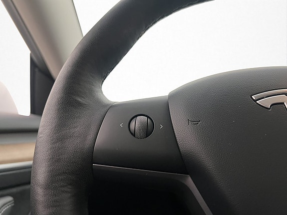 Tesla Model 3 27 of 30