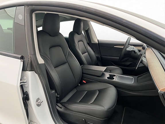 Tesla Model 3 24 of 30
