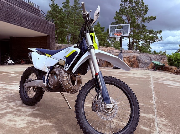 Husqvarna TE 250 2 of 5