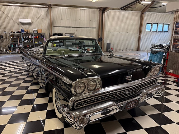 Ford Galaxie 7 of 22