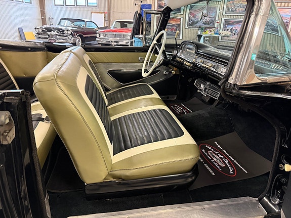 Ford Galaxie 16 of 22