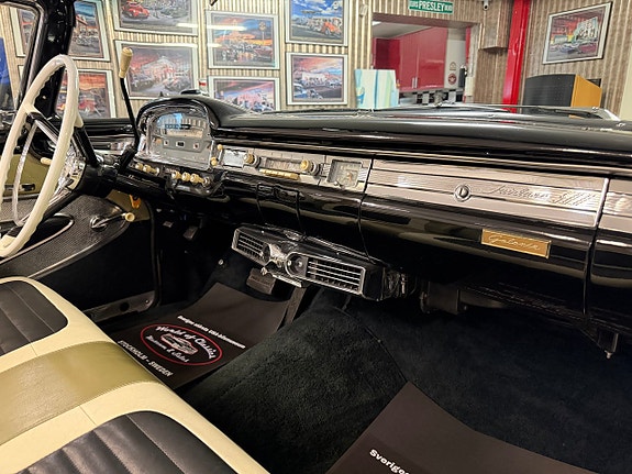 Ford Galaxie 17 of 22
