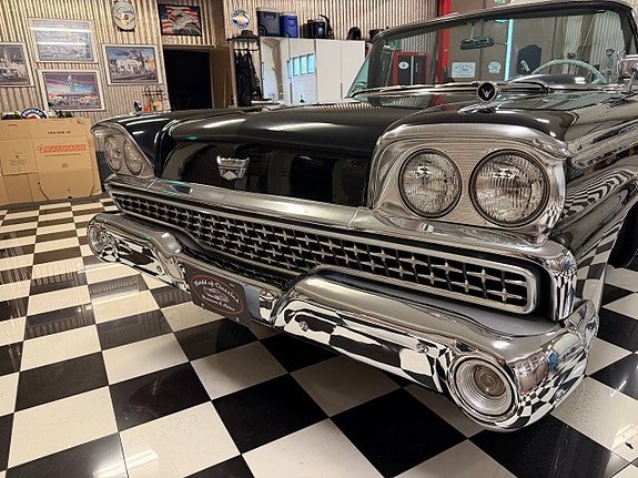 Ford Galaxie 6 of 22