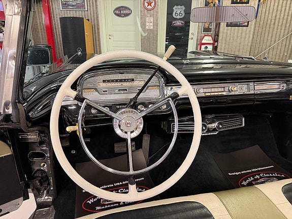 Ford Galaxie 13 of 22