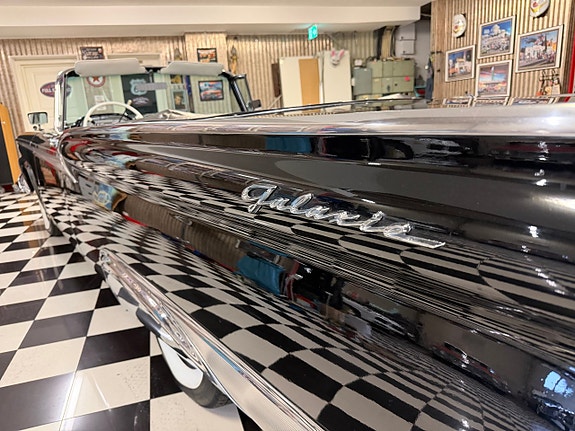 Ford Galaxie 3 of 22