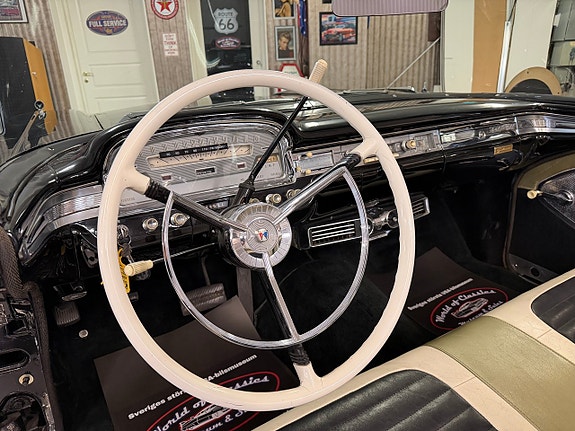 Ford Galaxie 12 of 22