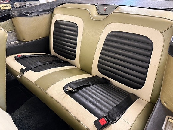 Ford Galaxie 14 of 22