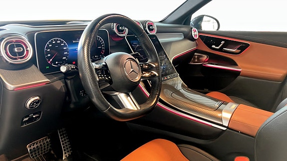 Mercedes-Benz GLC300 e 4 of 5