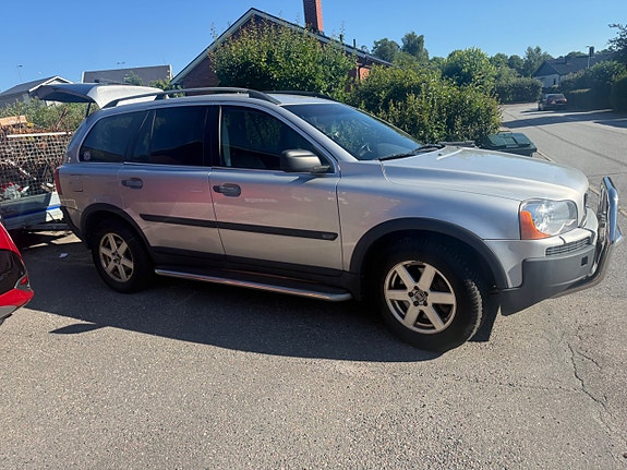 Volvo XC90 2 of 3